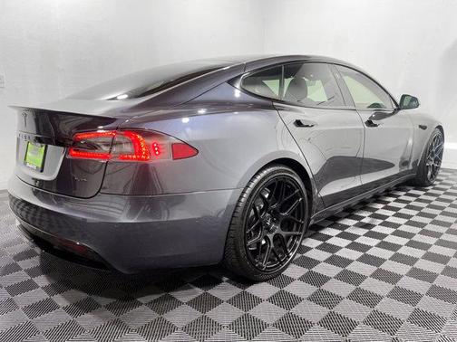 2021 Tesla Model S Plaid