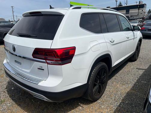 Pure White 2018 Volkswagen Atlas 3.6L SE