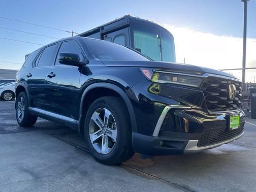 2023 Honda Pilot AWD EX-L 8 Passenger