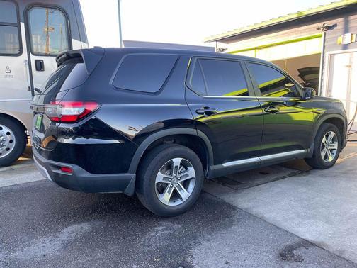 2023 Honda Pilot AWD EX-L 8 Passenger