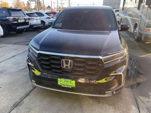 2023 Honda Pilot AWD EX-L 8 Passenger