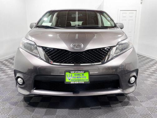 2017 Toyota Sienna SE