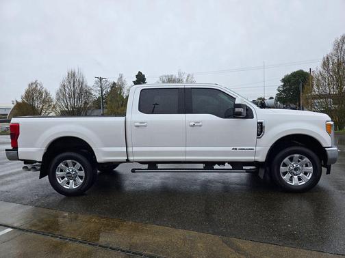 White 2017 Ford F-350 Lariat