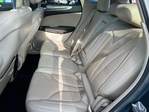 Sea Green 2019 Lincoln MKC Reserve