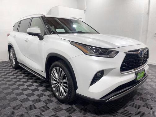 2023 Toyota Highlander Hybrid Platinum