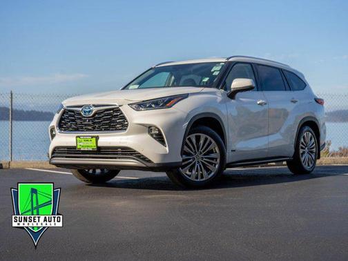 2023 Toyota Highlander Hybrid Platinum