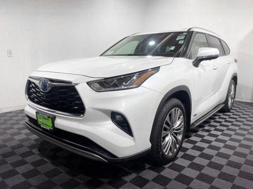 2023 Toyota Highlander Hybrid Platinum