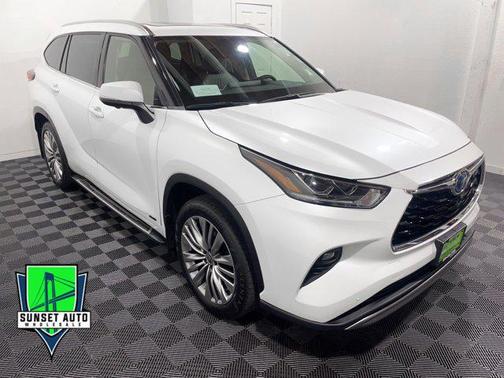 2023 Toyota Highlander Hybrid Platinum