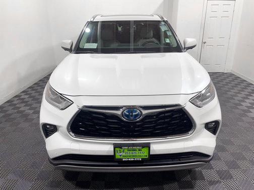 2023 Toyota Highlander Hybrid Platinum