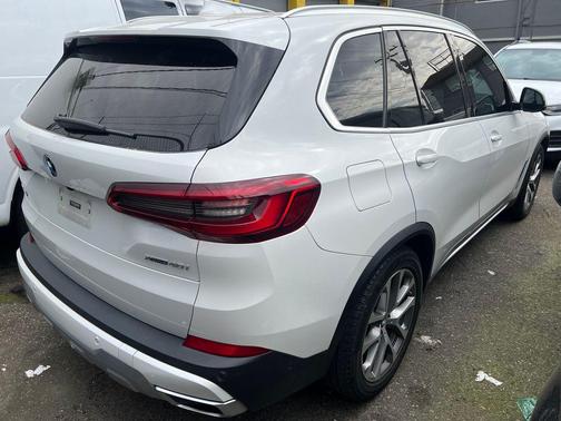 Mineral White Metallic 2019 BMW X5 xDrive40i