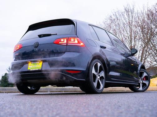2017 Volkswagen Golf GTI 2.0T SE 4-Door