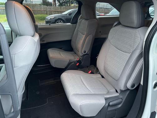 2021 Toyota Sienna LE