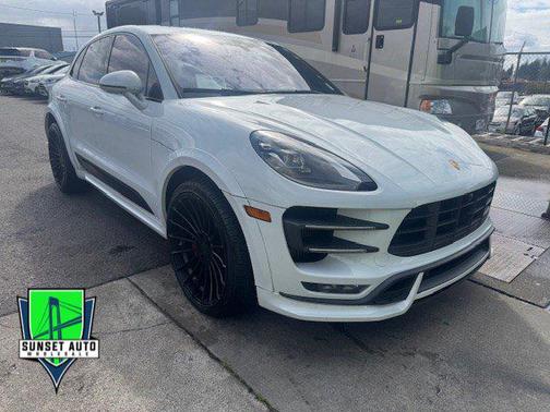 2018 Porsche Macan Turbo w/Performance Package