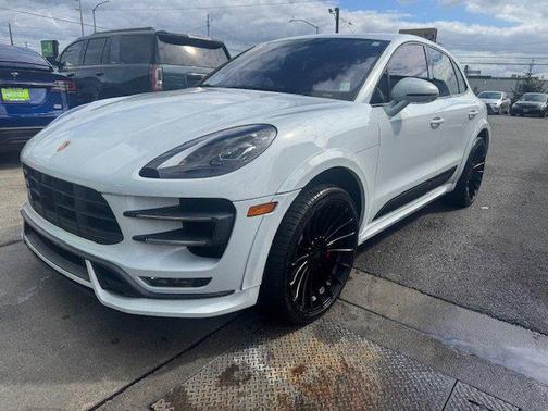 2018 Porsche Macan Turbo w/Performance Package