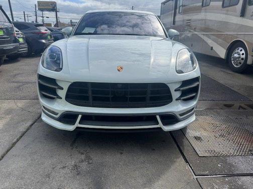 2018 Porsche Macan Turbo w/Performance Package
