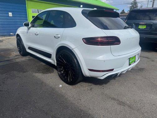 2018 Porsche Macan Turbo w/Performance Package