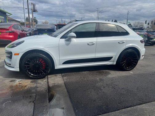 2018 Porsche Macan Turbo w/Performance Package