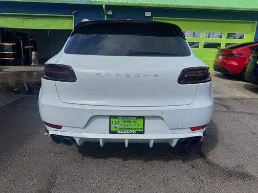 2018 Porsche Macan Turbo w/Performance Package