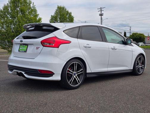 Oxford White 2016 Ford Focus ST