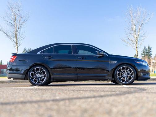 2016 Ford Taurus SHO