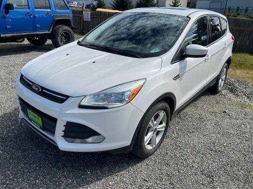 White Platinum Clearcoat Metallic 2015 Ford Escape SE