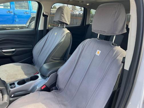 White Platinum Clearcoat Metallic 2015 Ford Escape SE