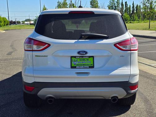 White Platinum Clearcoat Metallic 2015 Ford Escape SE