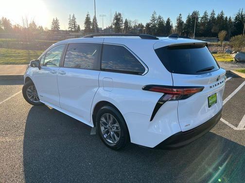Super White 2021 Toyota Sienna LE