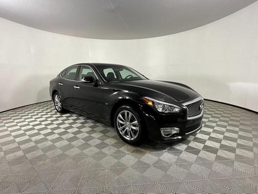 2019 INFINITI Q70 3.7 LUXE
