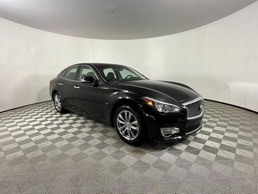 2019 INFINITI Q70 3.7 LUXE