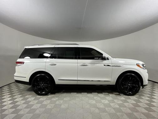 2022 Lincoln Navigator Reserve