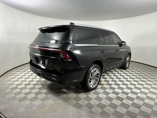 Black Metallic 2025 Lincoln Navigator Reserve
