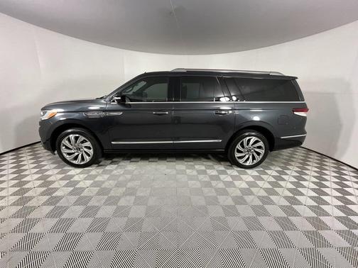 2023 Lincoln Navigator L Reserve