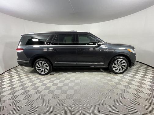 2023 Lincoln Navigator L Reserve