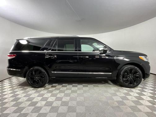 Black Metallic 2022 Lincoln Navigator L Reserve