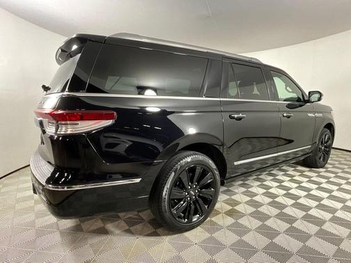 Black Metallic 2022 Lincoln Navigator L Reserve