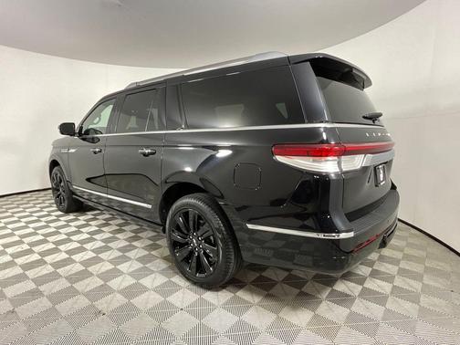 Black Metallic 2022 Lincoln Navigator L Reserve