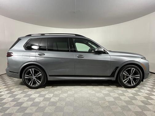 Skyscraper Gray Metallic 2024 BMW X7 xDrive40i