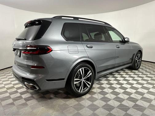 Skyscraper Gray Metallic 2024 BMW X7 xDrive40i