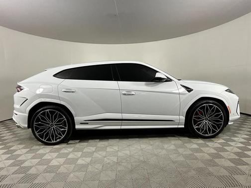 2025 Lamborghini Urus SE
