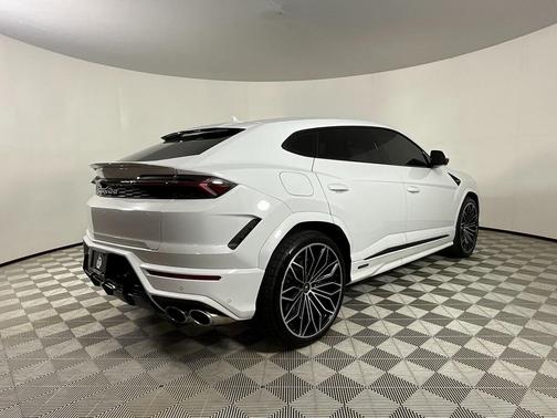 2025 Lamborghini Urus SE