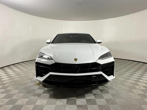 2025 Lamborghini Urus SE