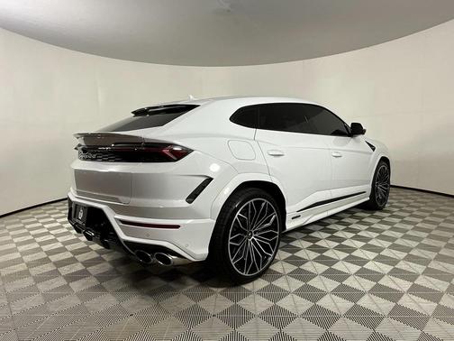 2025 Lamborghini Urus SE