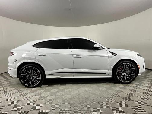 2025 Lamborghini Urus SE