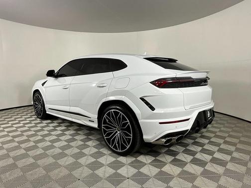 2025 Lamborghini Urus SE