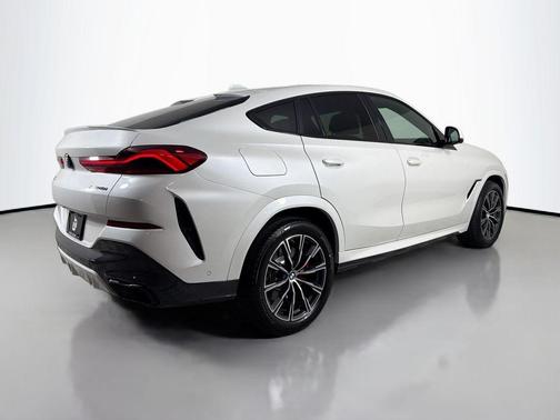 Mineral White Metallic 2021 BMW X6 xDrive40i
