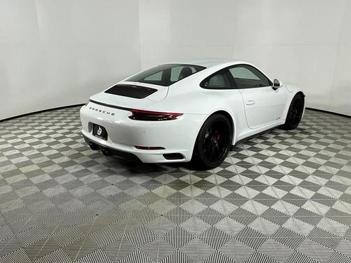 2018 Porsche 911 Carrera GTS