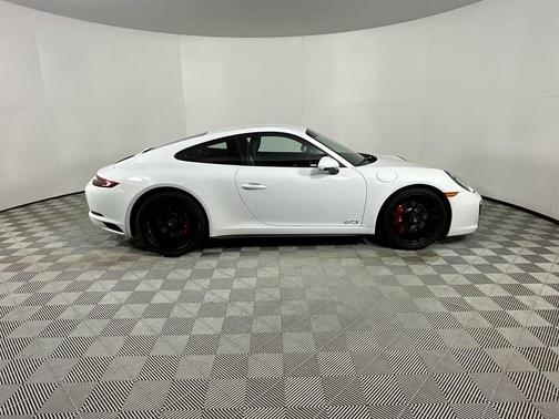 2018 Porsche 911 Carrera GTS
