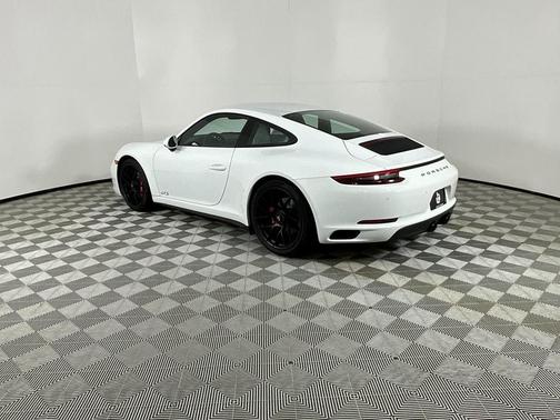 2018 Porsche 911 Carrera GTS