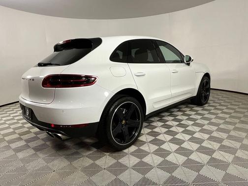 White 2017 Porsche Macan S